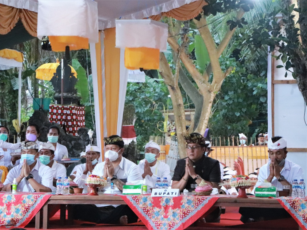 Karya Pitra Yadnya dan Manusa Yadnya Desa Adat Mengwitani, Bupati Giri Prasta Apresiasi Krama Karena Telah Berbakti Kepada Leluhur